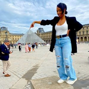 Meet your Posher, Aziza